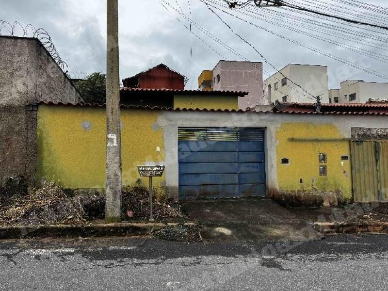 Casa em leilao em Esmeraldas/MG