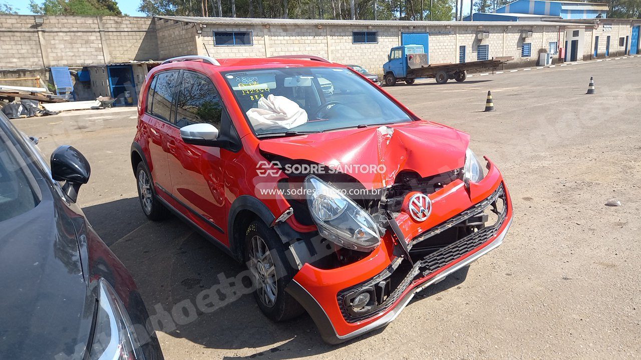 Volkswagen Up Cross Sa 2015 em leilao em Monte Mor/SP