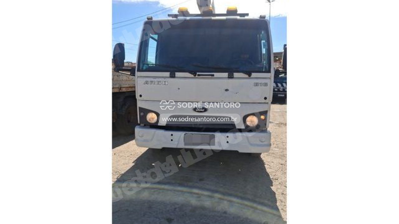 Ford Cargo 816 S 2016 em leilao em Jacui/SP