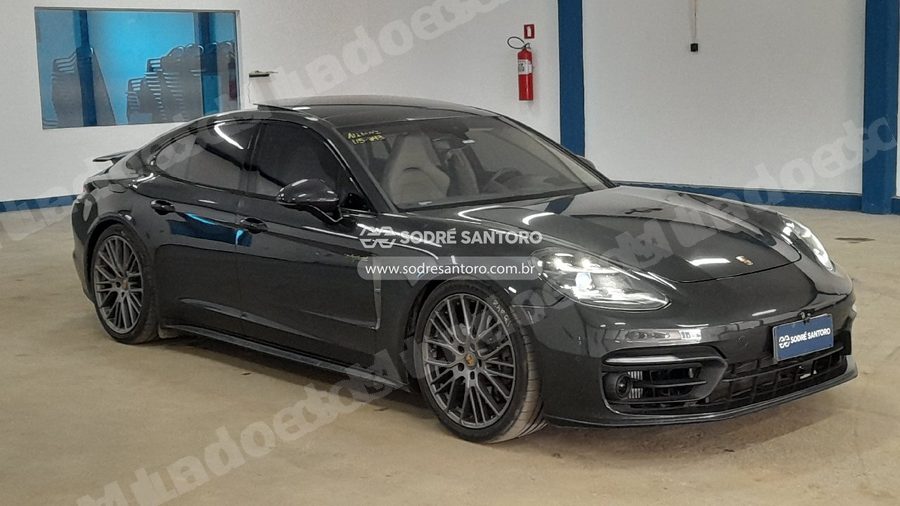 Porsche Panamera 4Ehyb 2023 em leilão em São José dos Pinhais/PR