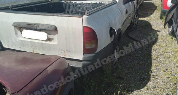 Gm 2000 em leilão em Curitiba/PR