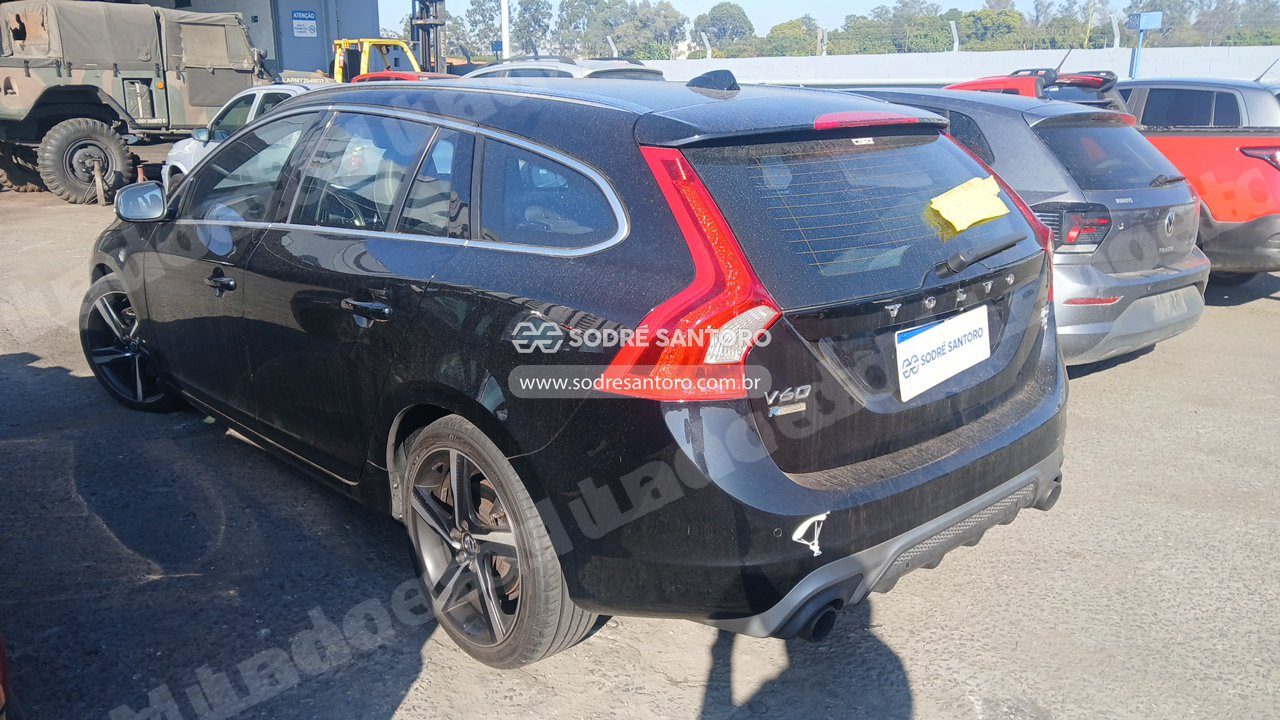 Volvo V60 3.0 T6 R-Des 2015 em leilao em Brasil