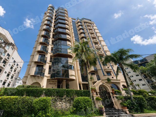 Apartamento de 103 m2 em leilão em Guarujá/SP