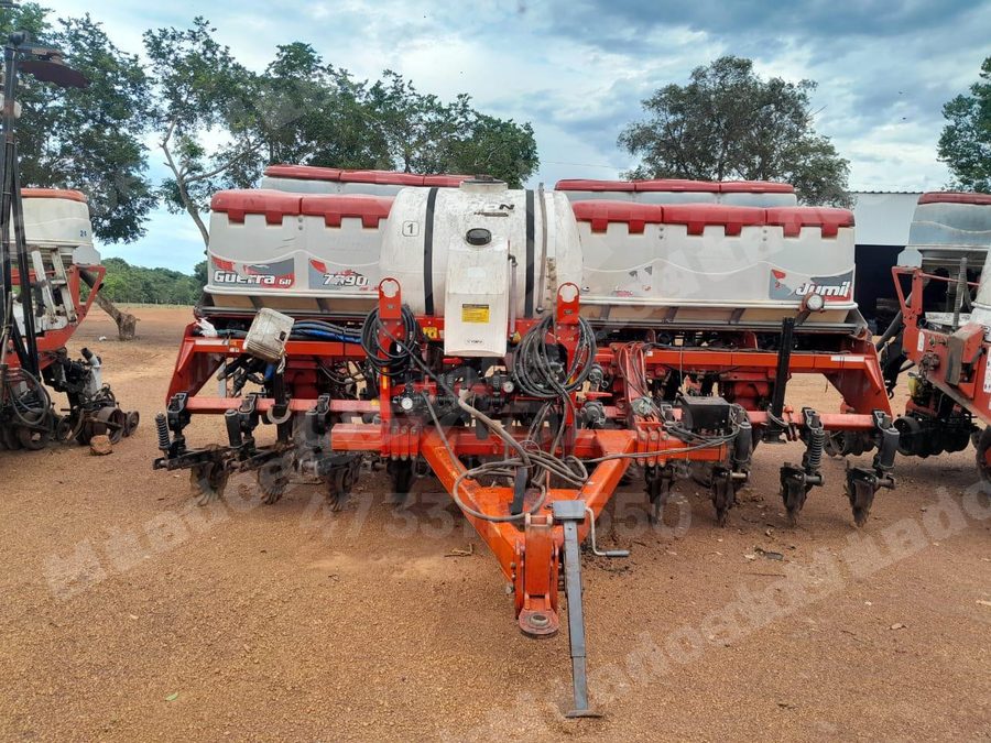 Máquina agrícola 2014 em leilão em Alto Araguaia/MT