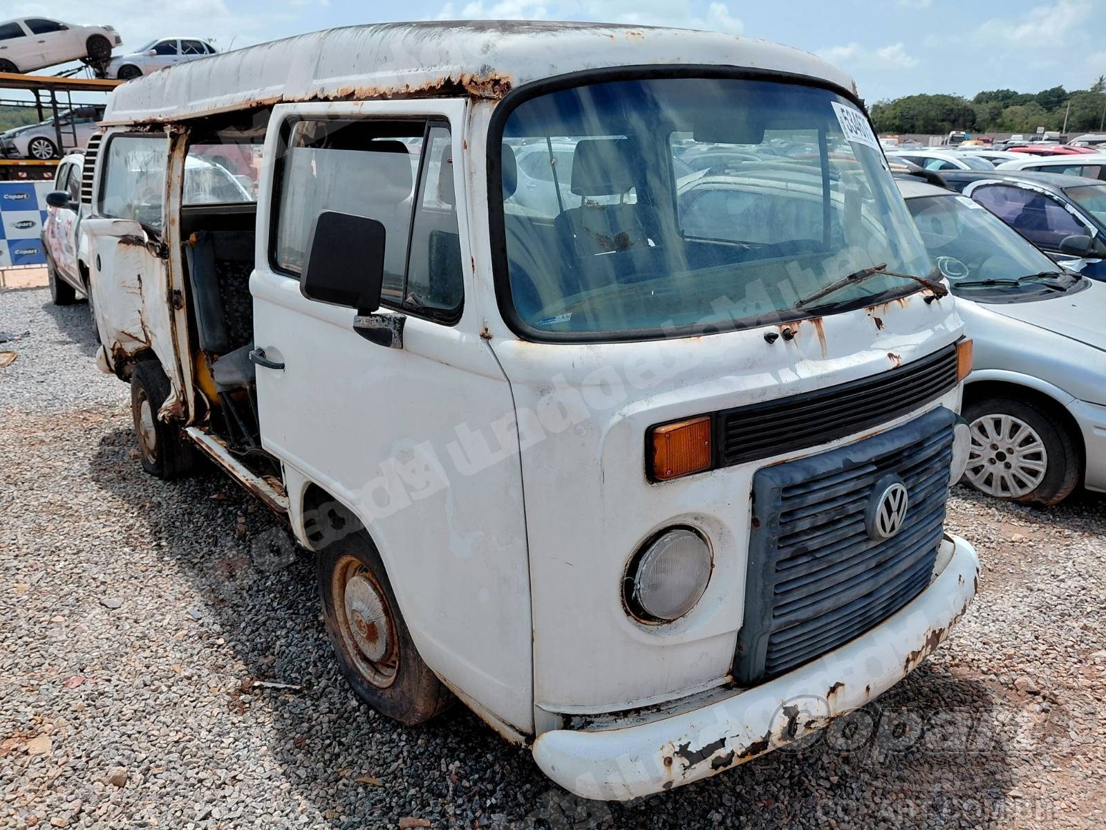 Volkswagen Kombi 2011 em leilão em Eusébio/CE