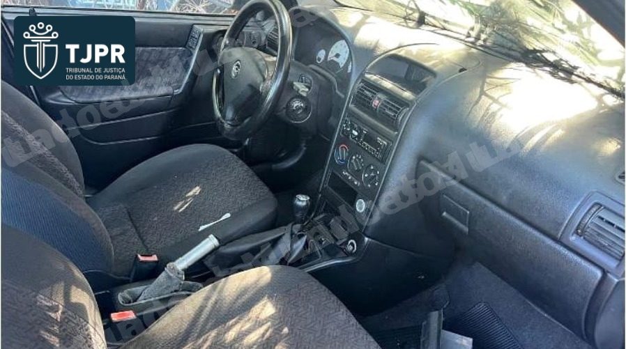 Carro 2000 em leilão em Brasil