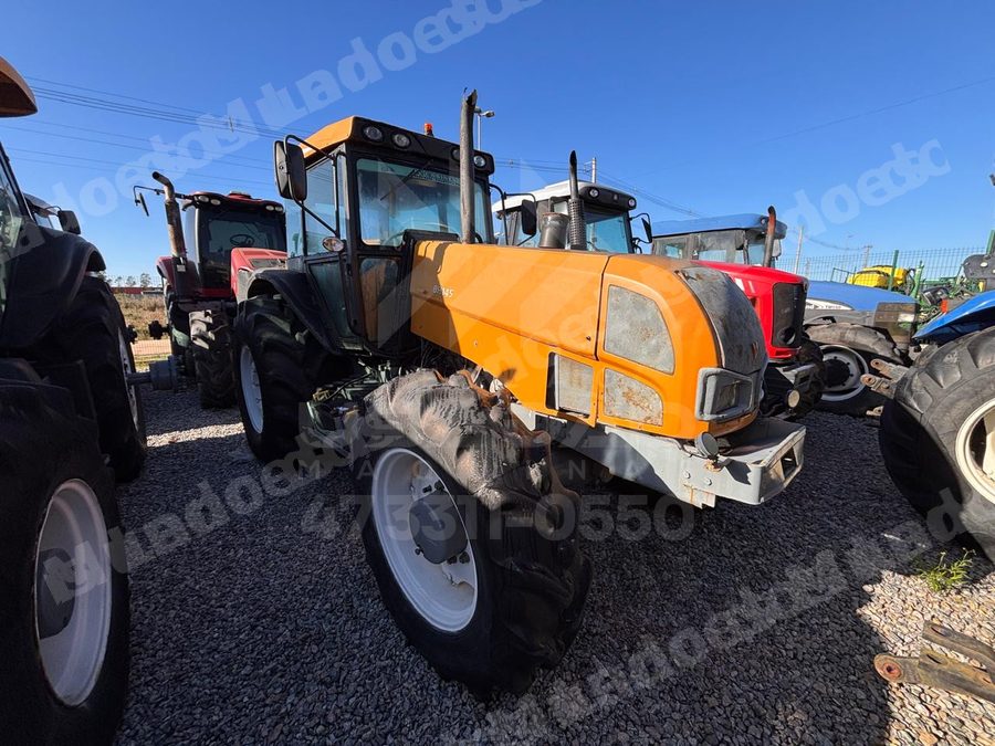 Máquina agrícola 2008 em leilão em Lavras do Sul/RS