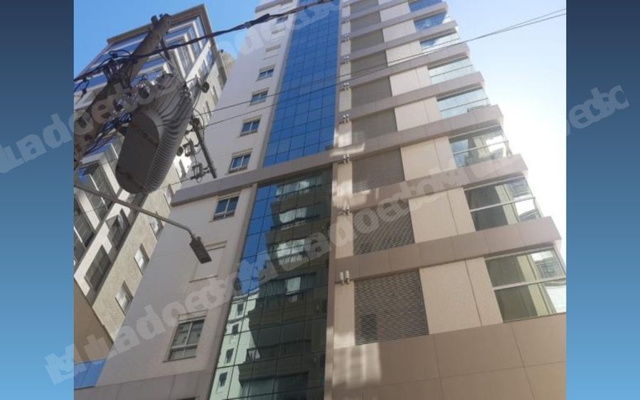 Apartamento de 374 m2 em leilão em Itapema/SC
