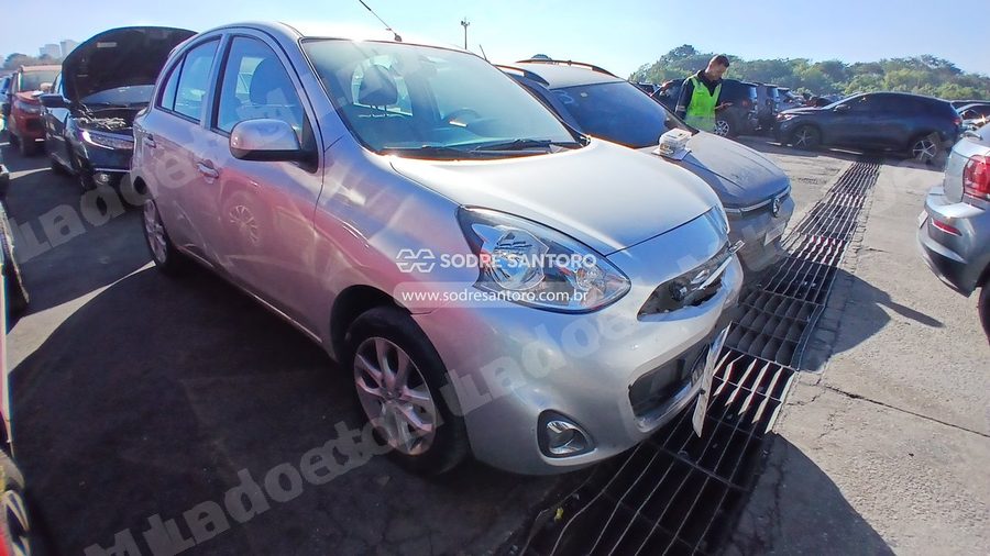 Nissan March 10Sv 2015 em leilão em Guarulhos/SP