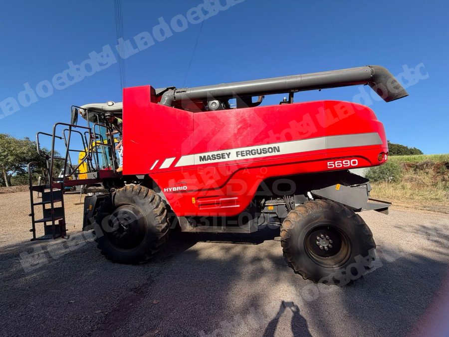 Máquina agrícola 2022 em leilão em Panambi/RS