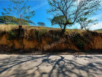 Terreno de 480 m2 em leilao em Carangola/MG