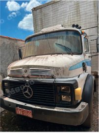Mercedes Caminh em leilão em Brasil - Lote 2