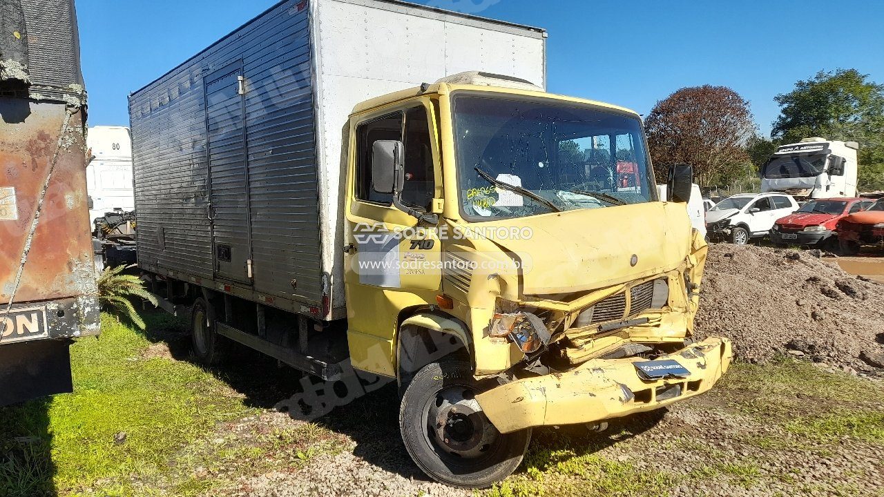 Mercedes-Benz 710 2012 em leilao em São José dos Pinhais/PR