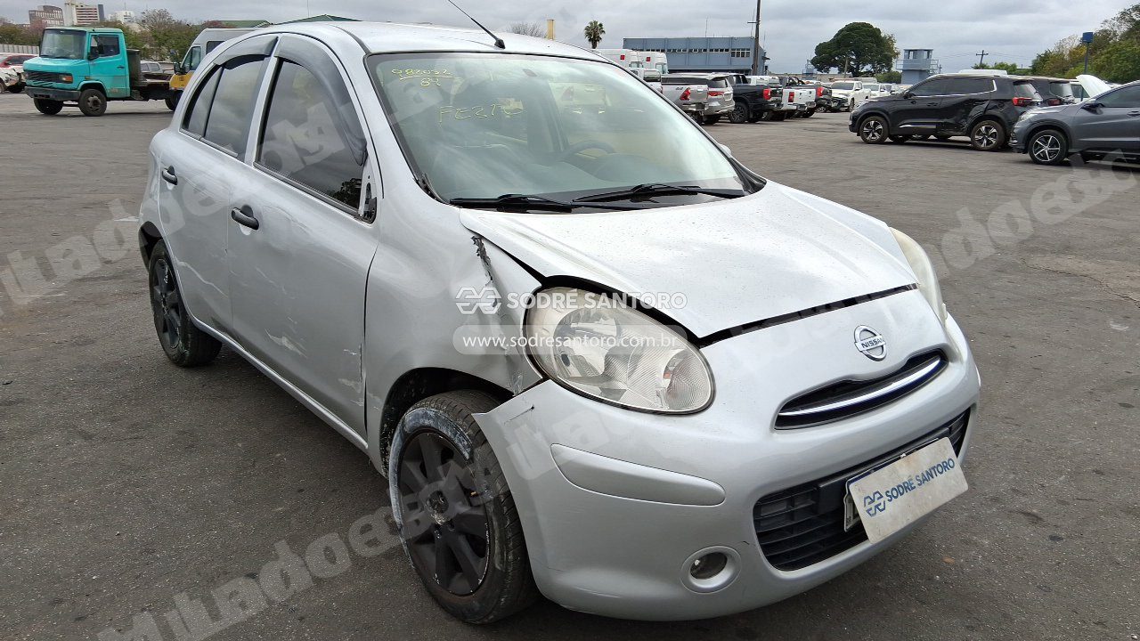 Nissan March  Flex 2013 em leilao em Brasil