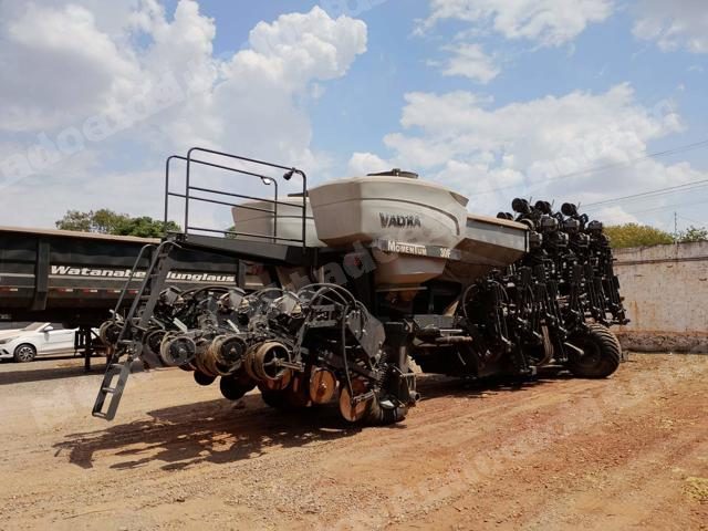 Máquina agrícola 2022 em leilão em Brasil