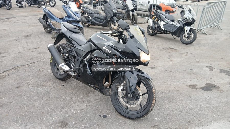 Kawasaki Ninja 250R 2010 em leilão em Guarulhos/SP