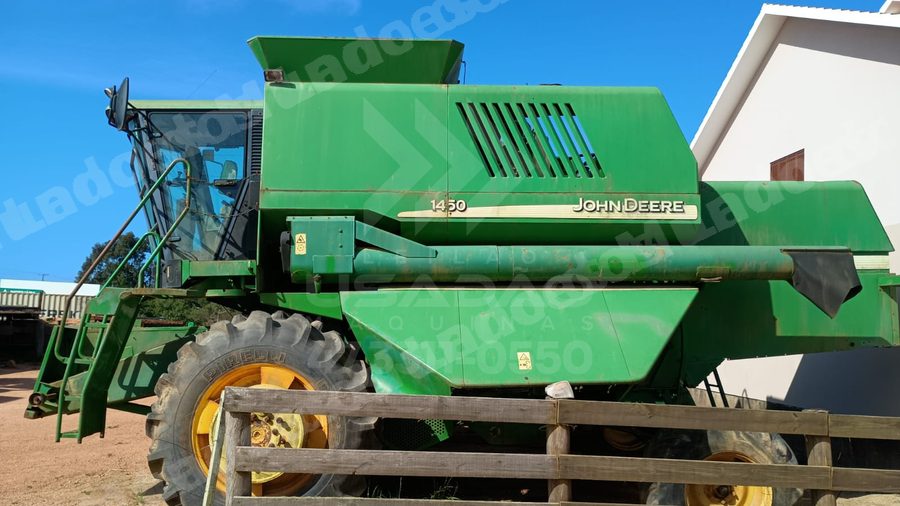 Máquina agrícola 2002 em leilão em Cachoeira do Sul/RS