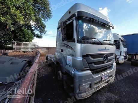 Mercedes Axor em leilao em São Carlos/SP