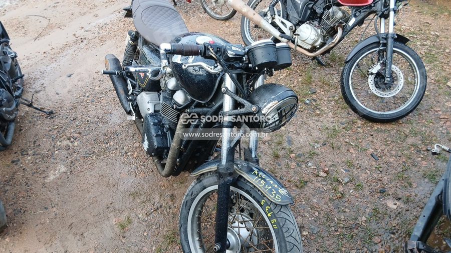 Triumph Thruxton 2014 em leilão em São José dos Pinhais/PR