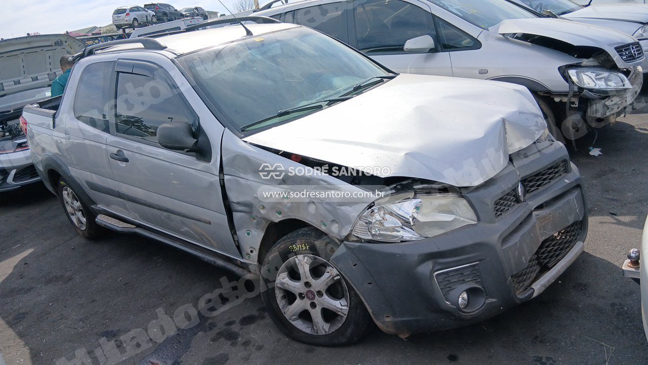 Fiat Strada Working Cd 2014 em leilão em Brasil