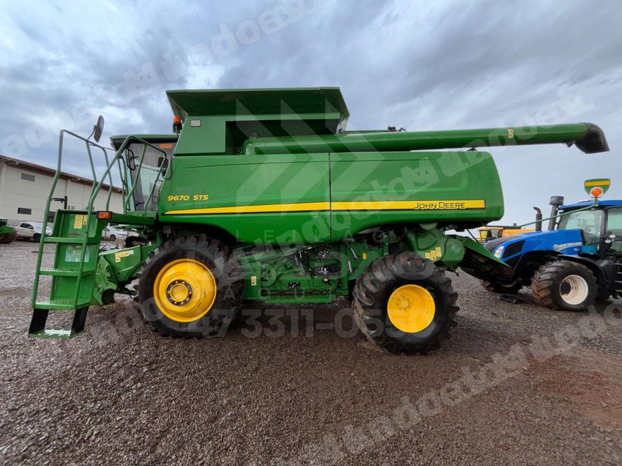 Máquina agrícola 2013 em leilão em Piratini/RS