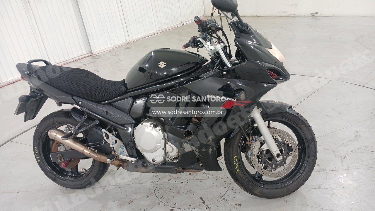 Suzuki Gsx 650F 2011 em leilão em Brasil