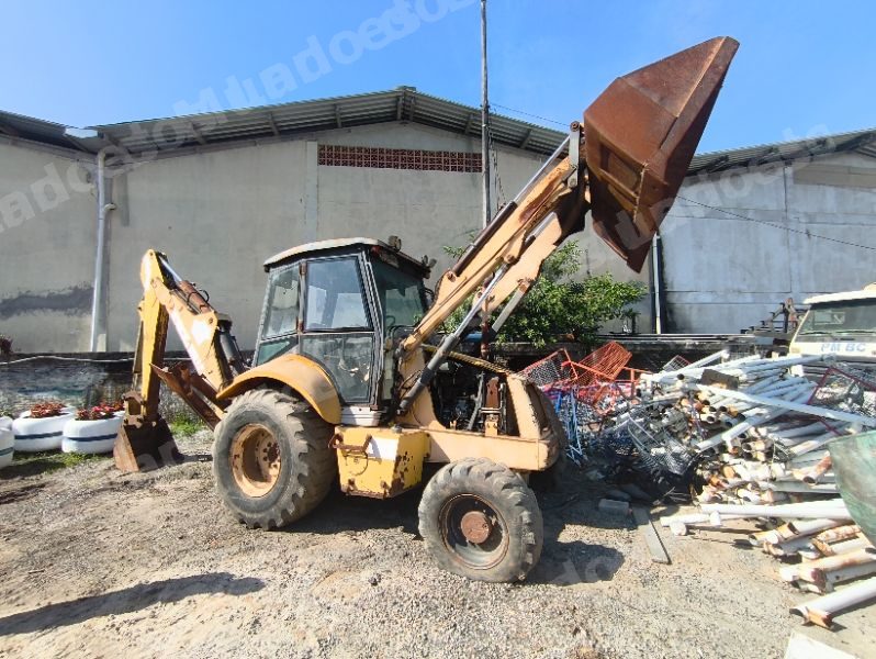 Máquina agrícola em leilão em Balneário Camboriú/SC