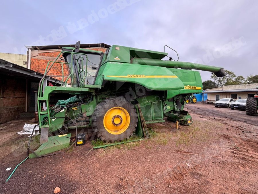 Máquina agrícola 2010 em leilão em Dom Pedrito/RS