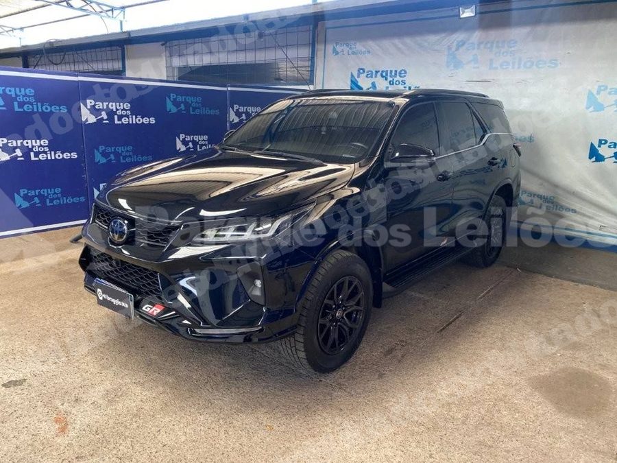 Toyota Hilux 2022 em leilão em GO