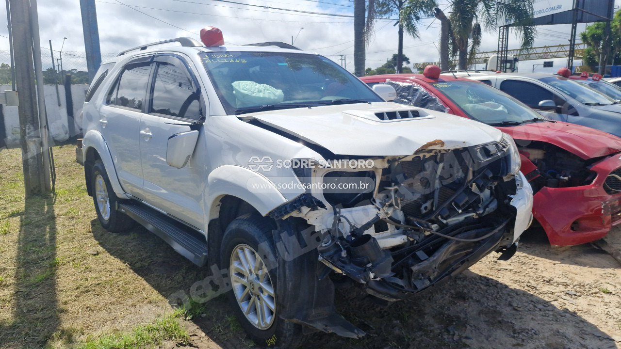 Toyota Hiluxsw4 Srv4X4 2012 em leilão em São José dos Pinhais/PR