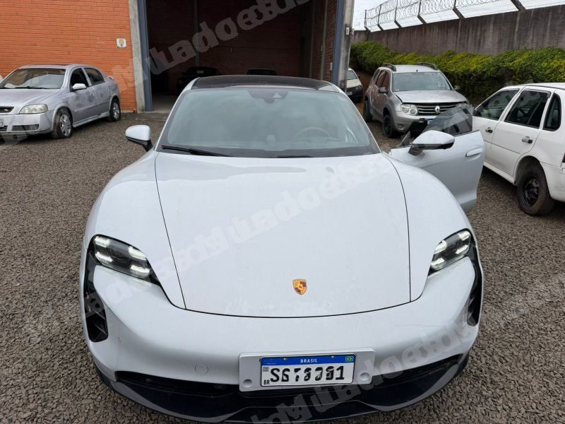 Porsche Taycan 2023 em leilao em Criciúma/SC