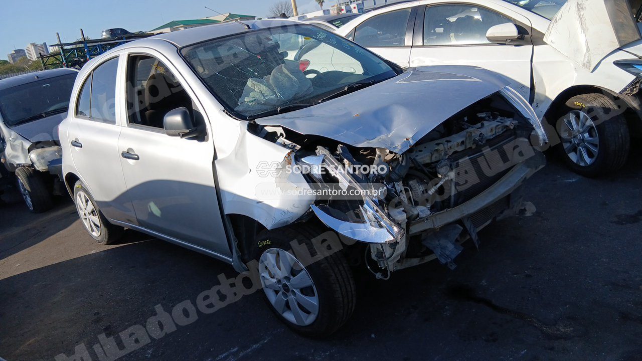 Nissan March 10S 2016 em leilão em Brasil