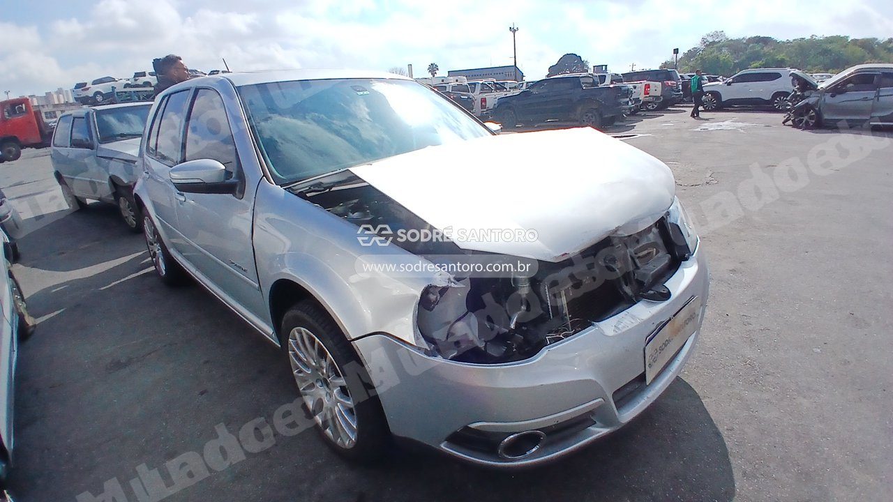 Volkswagen Golf 1.6 Sportline 2014 em leilão em Brasil