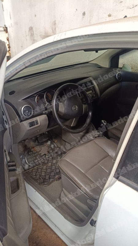 Nissan 2010 em leilão em Brasil