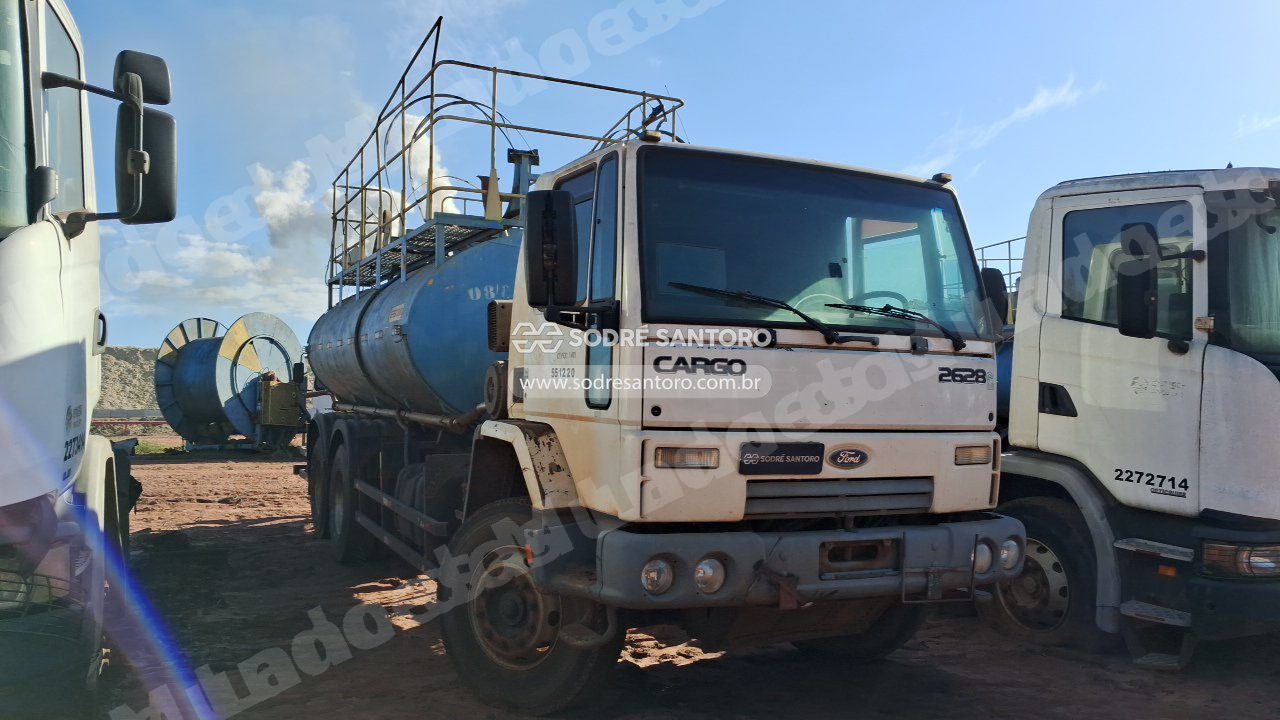 Ford Cargo 2628 E 2011 em leilao em Brasil
