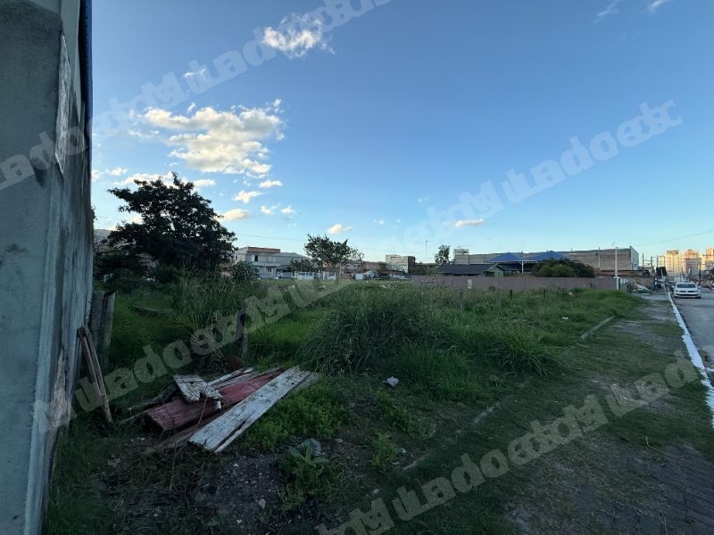 Terreno de 300 m2 em leilao em Itapema/SC