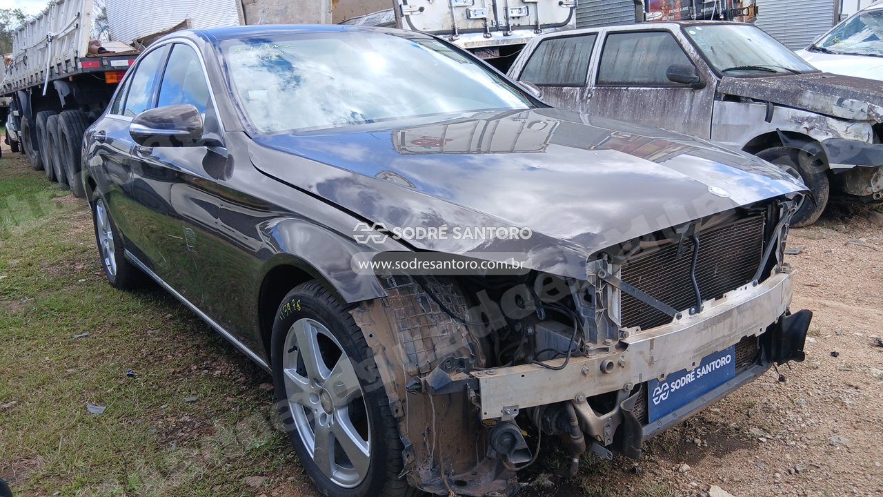 Mercedes-Benz C200 2015 em leilão em São José dos Pinhais/PR
