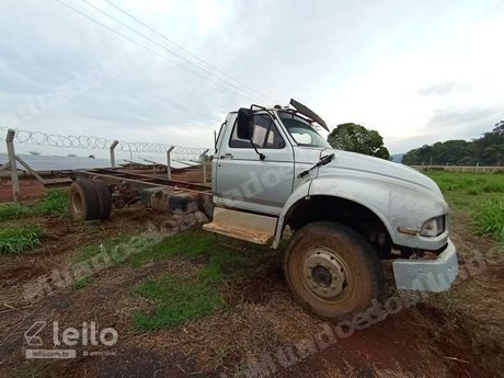 Ford F12000 em leilão em Goiânia/GO