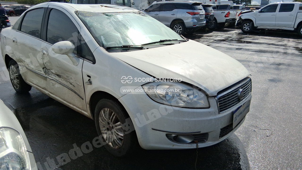 Fiat Linea Essence 1.8 2014 em leilão em Brasil