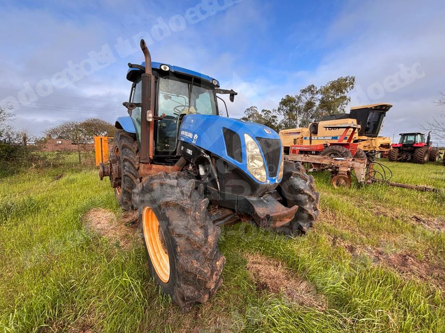 Máquina agrícola 2015 em leilão em Dom Pedrito/RS