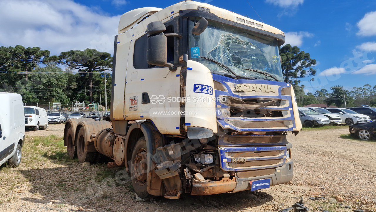Scania R 440 A6X4 2018 em leilao em São José dos Pinhais/PR