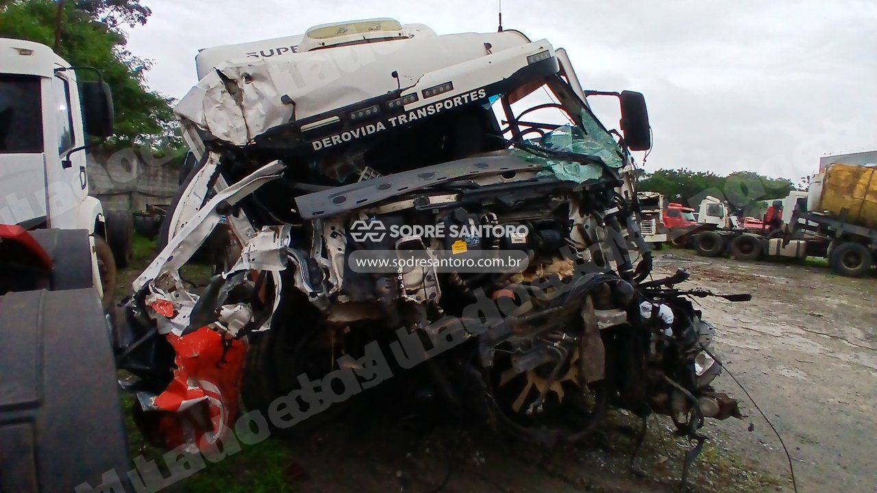 Scania P 360 A6X2 2014 em leilão em Brasil