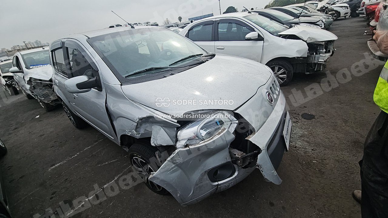 Fiat Uno Vivace 1.0 2013 em leilao em Brasil