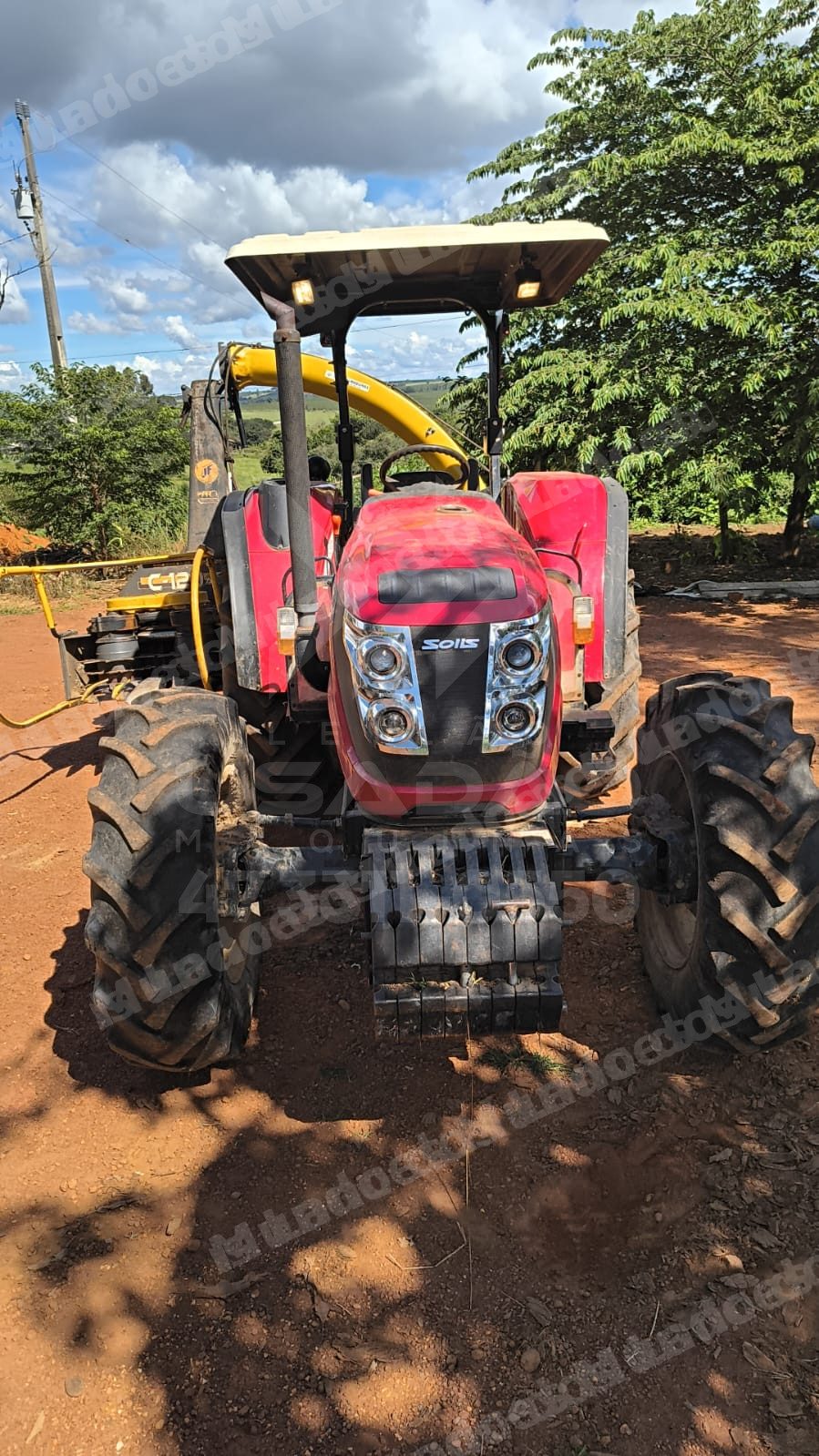 Máquina agrícola 2023 em leilão em Divinópolis/MG