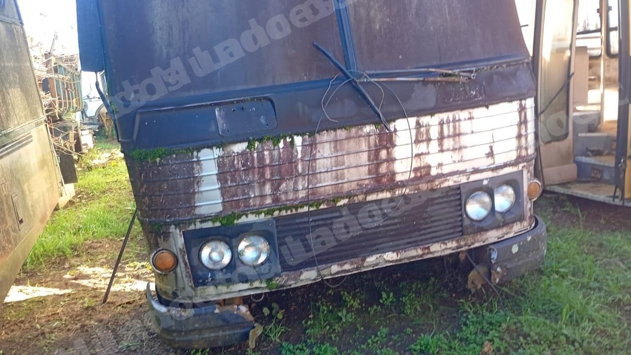 Ônibus 1980 em leilão em Palmas/PR
