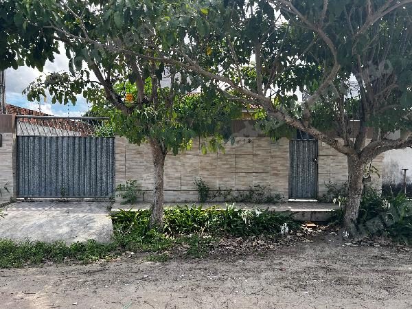 Casa em leilao em A/PB