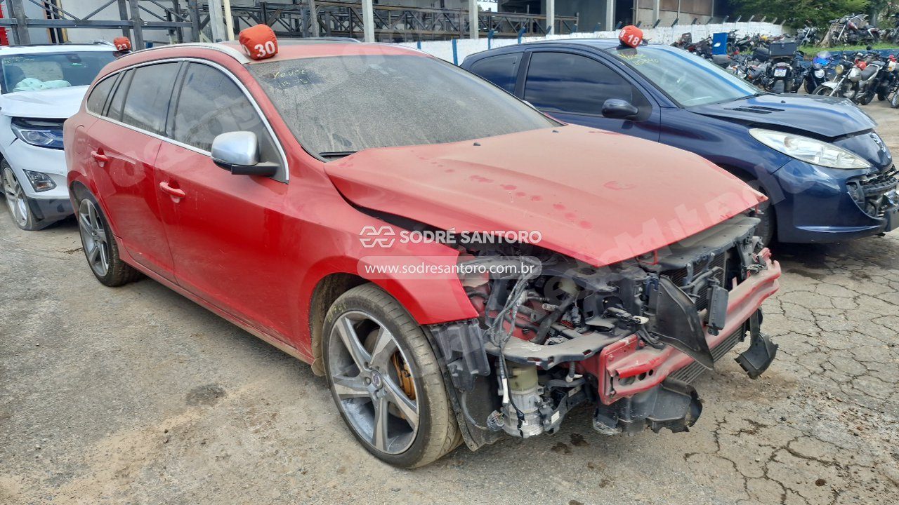 Volvo V60 3.0 T6 R-Des 2013 em leilão em São José dos Pinhais/PR