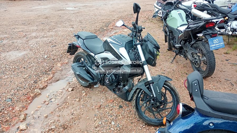 Bajaj Dominar D250 2025 em leilão em São José dos Pinhais/PR