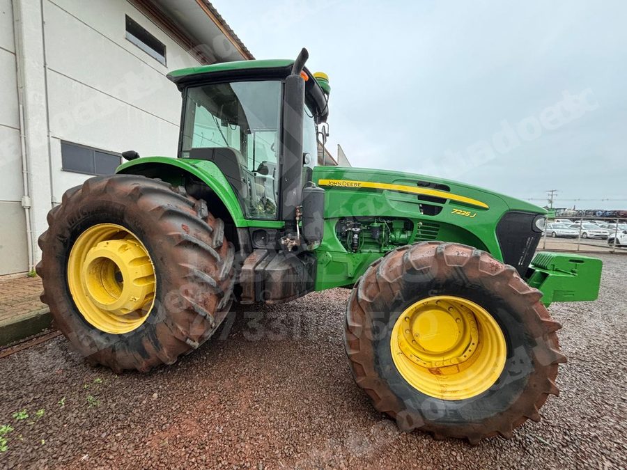 Máquina agrícola 2012 em leilão em Alegrete/RS