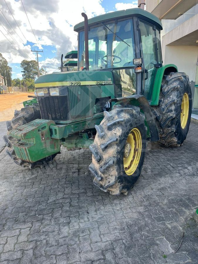 Máquina agrícola 2000 em leilão em Cachoeira do Sul/RS